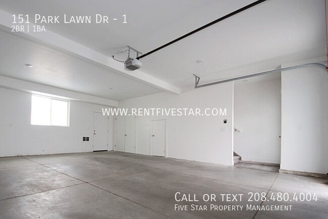 Building Photo - 151 Park Lawn Dr