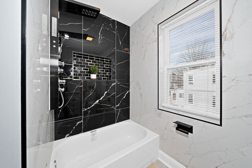 Building Photo - 504 W 26th St