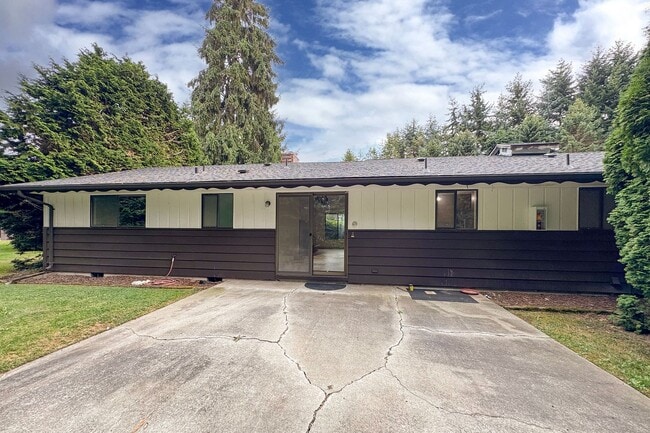 Building Photo - Duplex in Quiet Area of Sequim