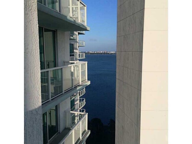 Building Photo - 1900 N Bayshore Dr