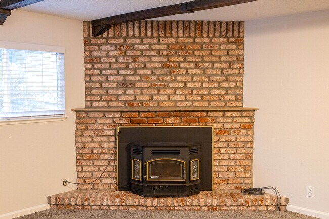 Building Photo - Large updated home in San Mateo Village!