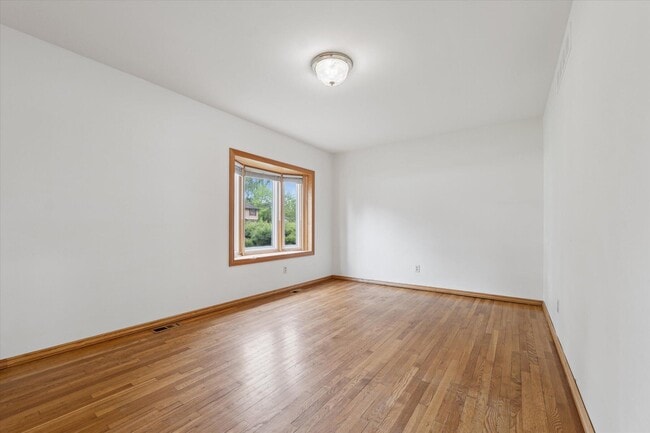 Building Photo - 25568 Kinyon St