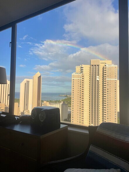 Building Photo - 411 Hobron Ln