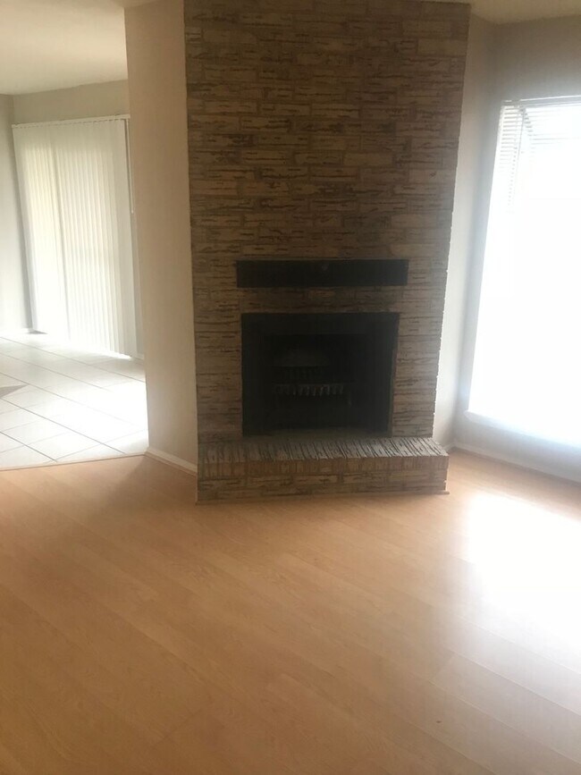 Building Photo - 2834-2836 Forest Bend