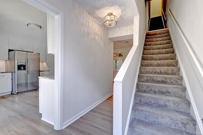 Building Photo - 106 Harrops Glen