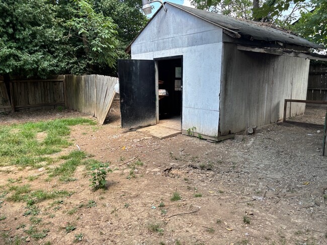 Building Photo - 108 Cleo Dr