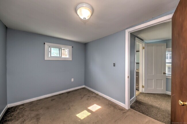 Building Photo - 22 Holmes Ave