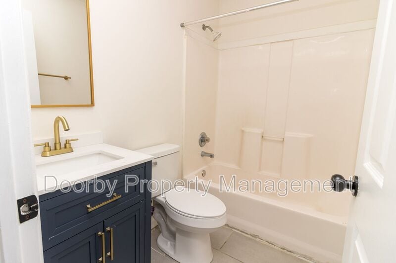 Building Photo - 2310 Cushman St