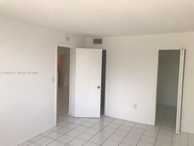 Building Photo - 1251 NE 108th St