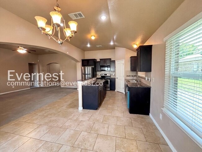 Building Photo - 4 Bed, 2 Bath Home with Fenced Yard & Garage / Pet-Friendly / Coming Soon!