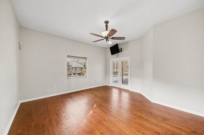 Building Photo - Canal front home!