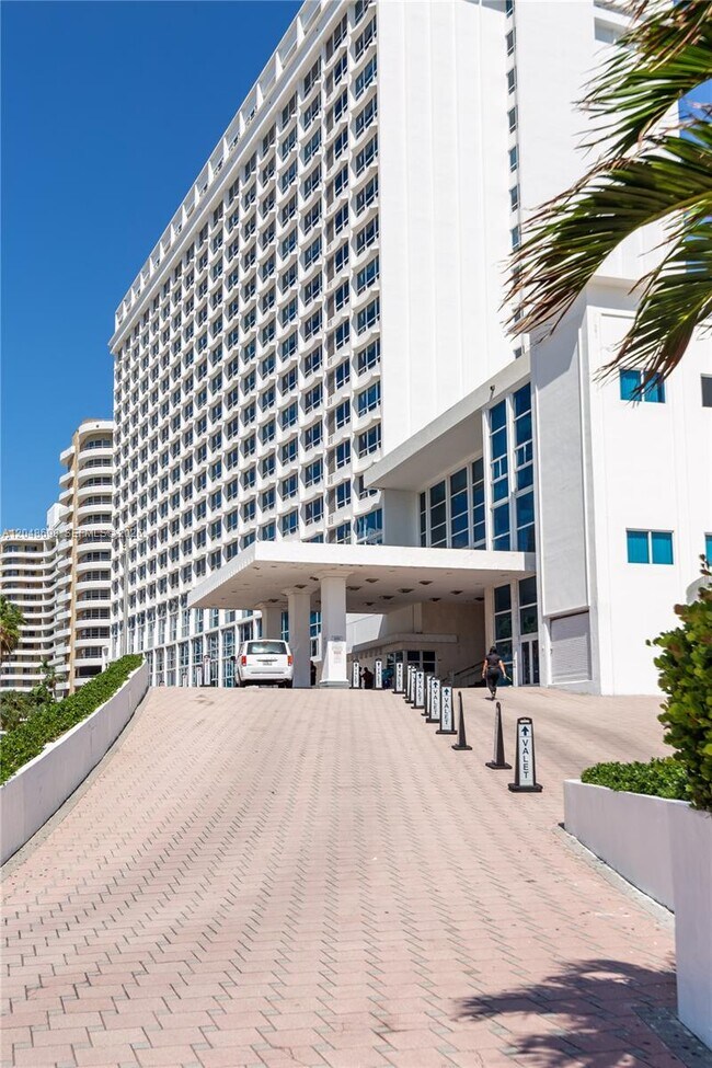Building Photo - 5445 Collins Ave