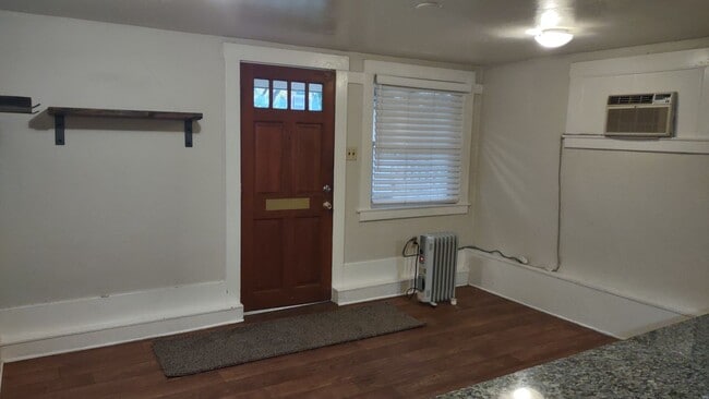 Building Photo - 521 T St