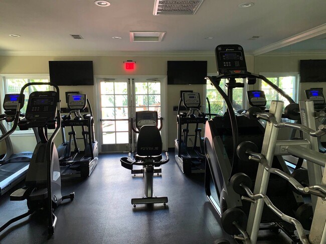 Building Photo - Mission Valley condo (River Colony) with balcony!  Central heat/ air. Gated garage parking. Pool/...