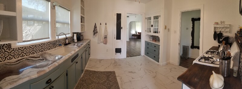 Building Photo - 362-364 W St Charles St