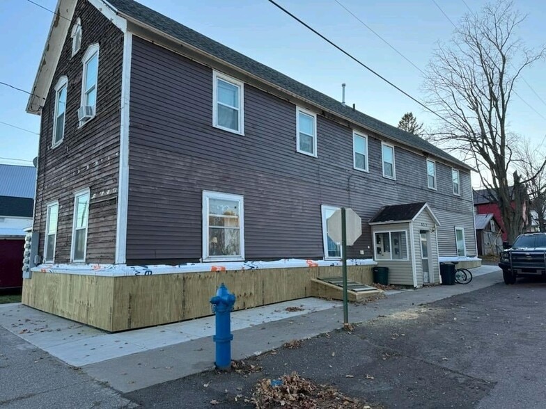 Building Photo - 837 8th St