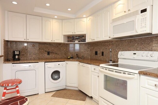 Building Photo - 3700 Galt Ocean Dr