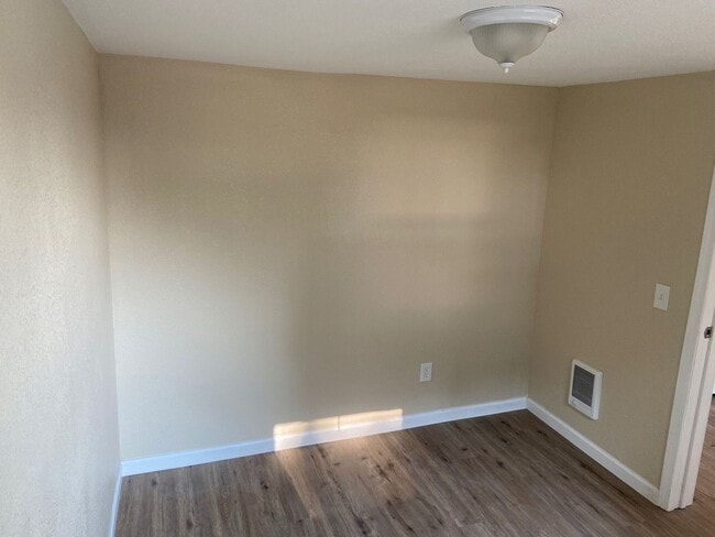 Building Photo - 318 E Front St