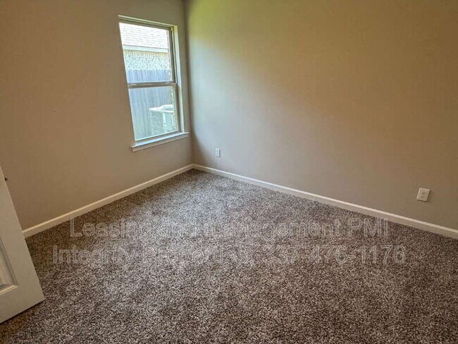 Building Photo - 113 S Lakepointe Dr