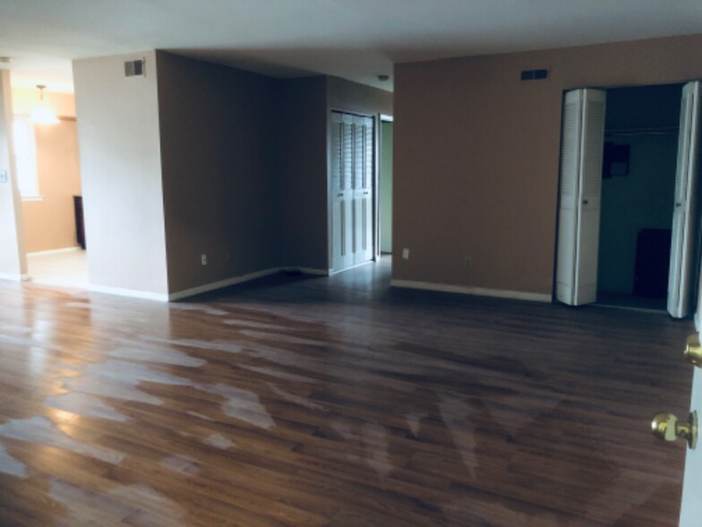 Building Photo - 2916 State Hill Rd