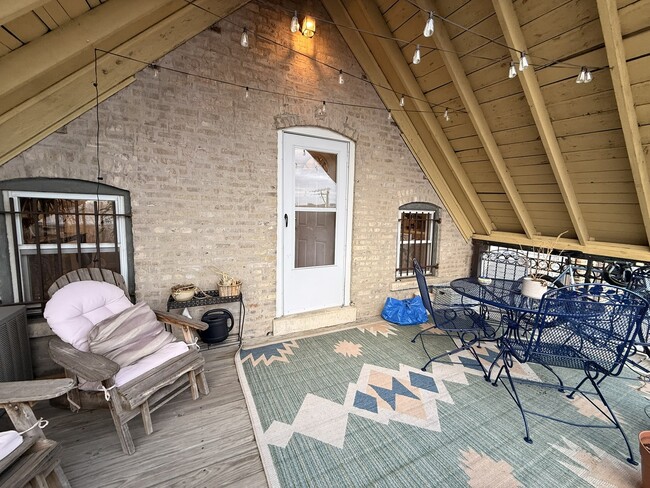 Building Photo - 1823 W Superior St