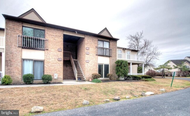 Building Photo - 16 Pickwick Pl