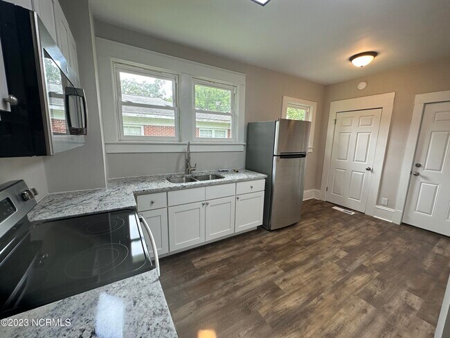 Building Photo - 1002 Fairfield Ave