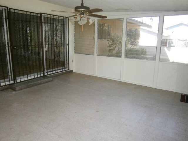Building Photo - 3 Bedrooms/2 Bathrooms Single Story Home i...
