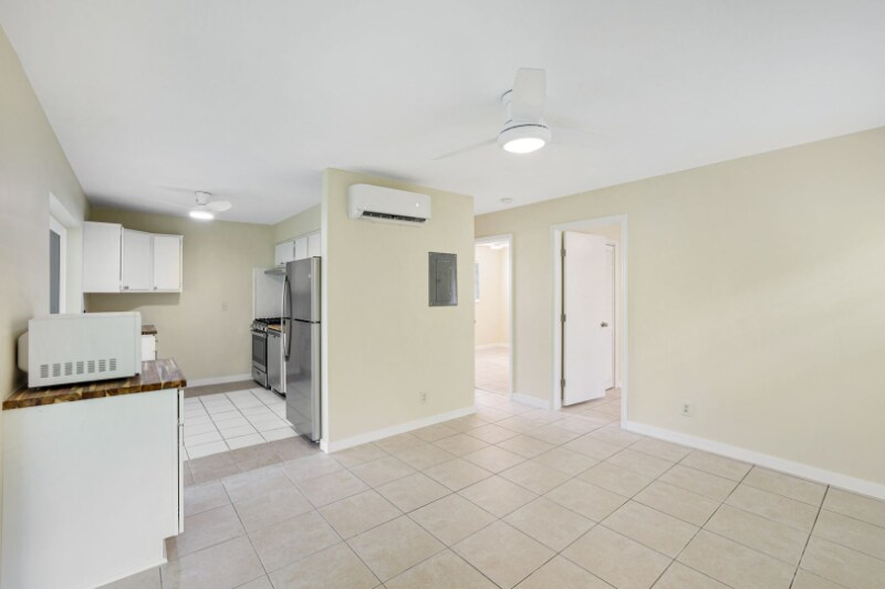 Building Photo - 527 Goodland Dr