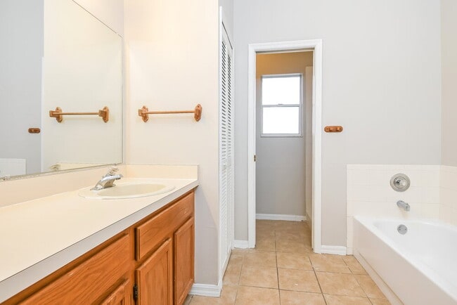 Building Photo - 5166 Clarion Hammock Dr