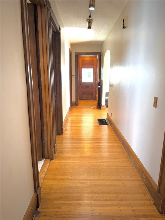 Building Photo - 21 Thayer St
