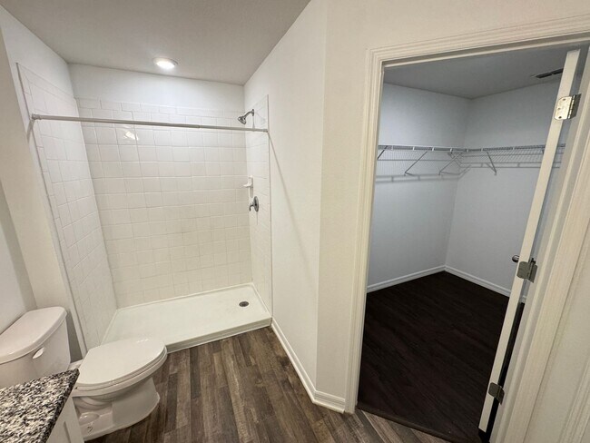 Building Photo - BEAUTIFUL, 4 bedroom, 2 bathroom Home in Poinciana!! Cable & Internet Included with Rent!!