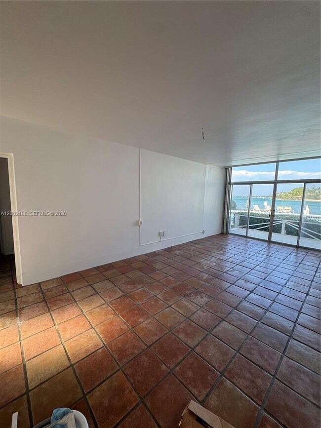 Building Photo - 10281 E Bay Harbor Dr