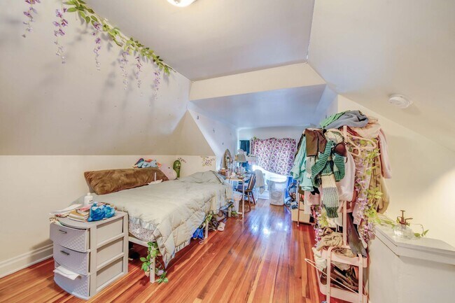 Building Photo - Charming 5-Bedroom Home with Exposed Brick and Modern Upgrades