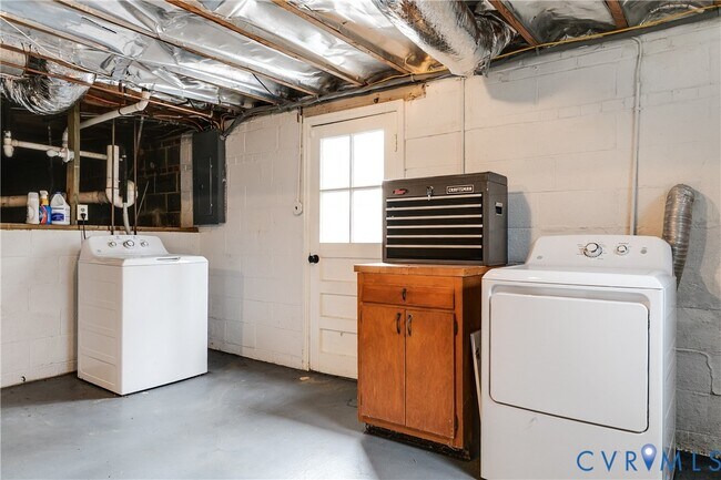 Building Photo - 3342 Grandview Dr