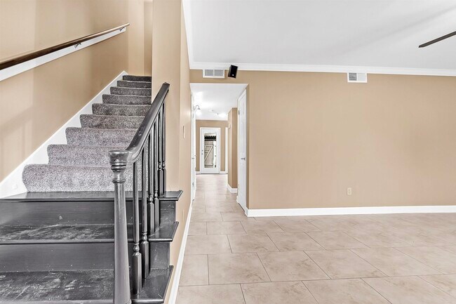Building Photo - 7523 Bavarian Dr
