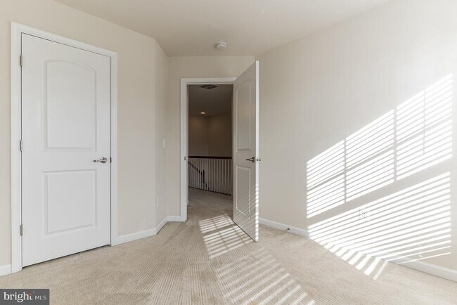 Building Photo - 25621 Pleasant Valley Rd