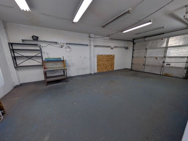 Building Photo - 722 Bryden Ave