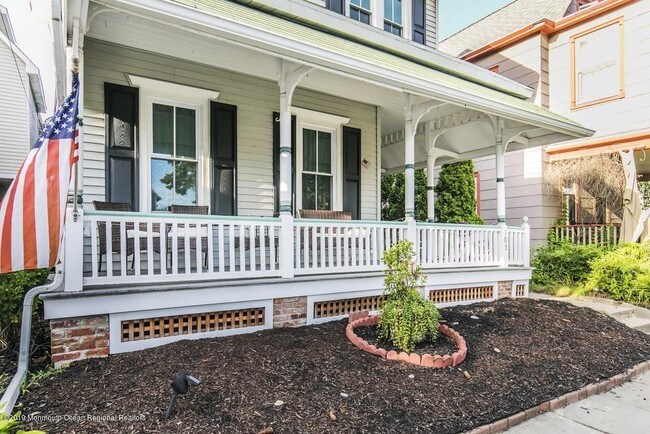 Building Photo - 105 Webb Ave