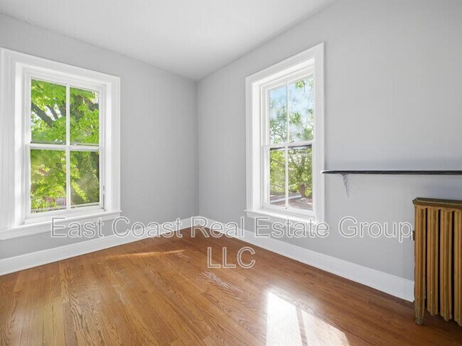Building Photo - 323 N Potomac St