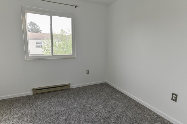 Building Photo - Townhouse in Highspire