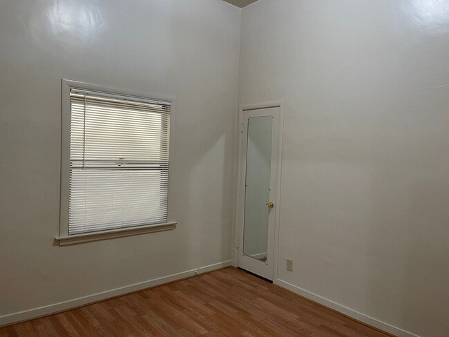 Building Photo - 2404 K St