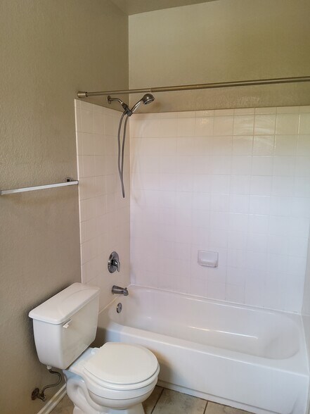 Full Bath 2 - 1310 Cresswell Cv