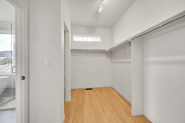 Building Photo - 4 bedroom, 3 bath with separate ADU