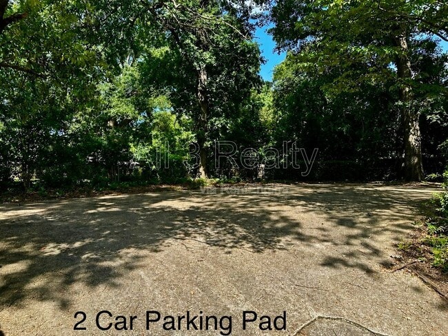 Building Photo - 1009 Rosedale Dr
