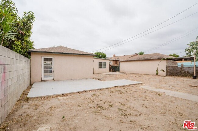 Building Photo - 5917 Bartmus St