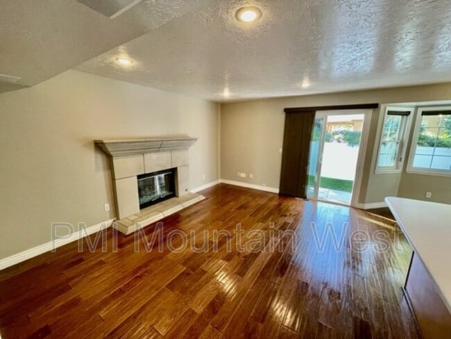 Building Photo - 499 N 200 W