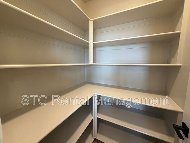 Building Photo - 577 E Hemsworth Ln