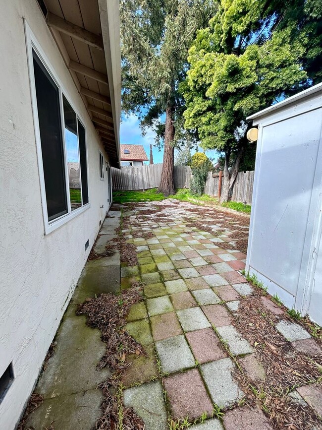 Building Photo - Excellent Castro Valley location!  Close t...