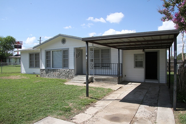 Building Photo - 121 N McEntire Ct